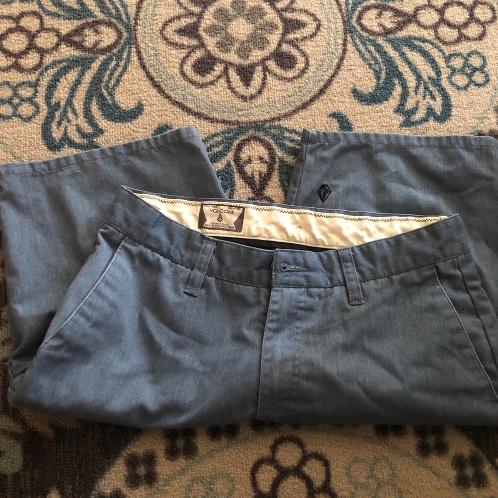 Volcom shorts - Picture 2 of 5